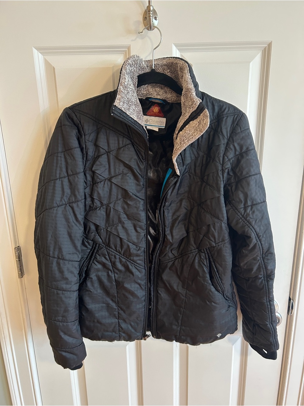 Columbia Black Quilted Puffer Jacket with Sherpa Collar